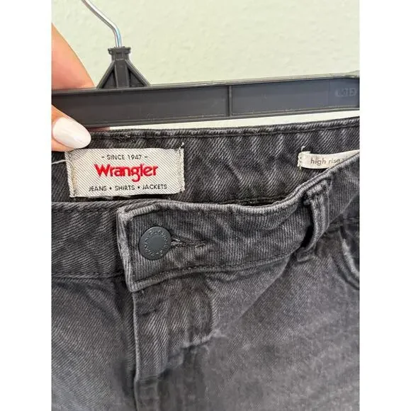 Wrangler High Rise Vintage Shorts; Black Wash, Size 14 - Picture 4 of 5